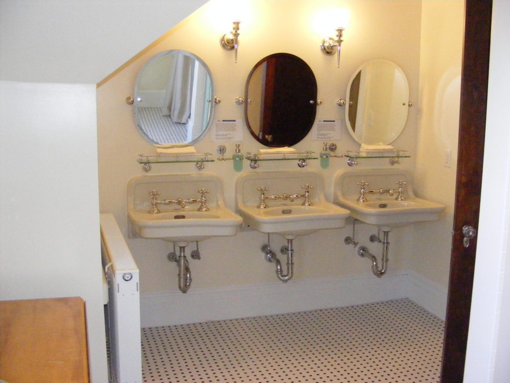 A bathroom in The Jackson Laboratory’s historic High Seas Dormitory and Conference Center.